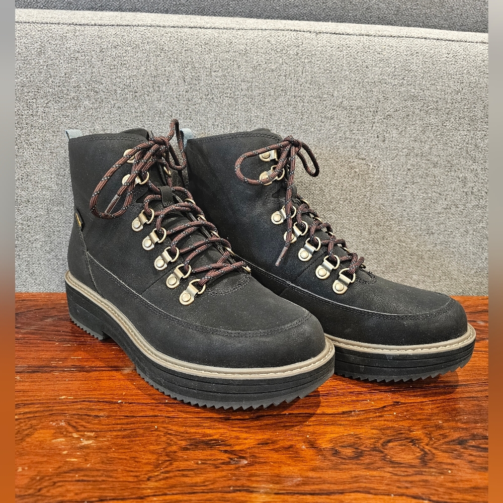 Teva Midform Boot Size 10